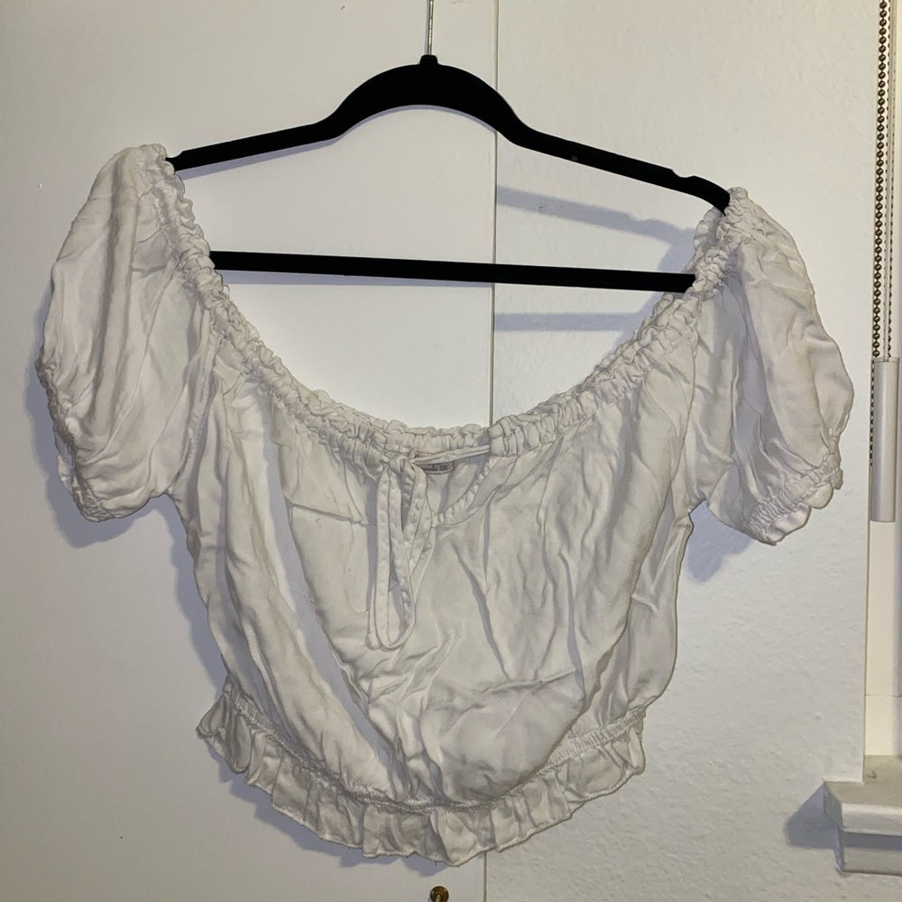 Off shoulder cropped top